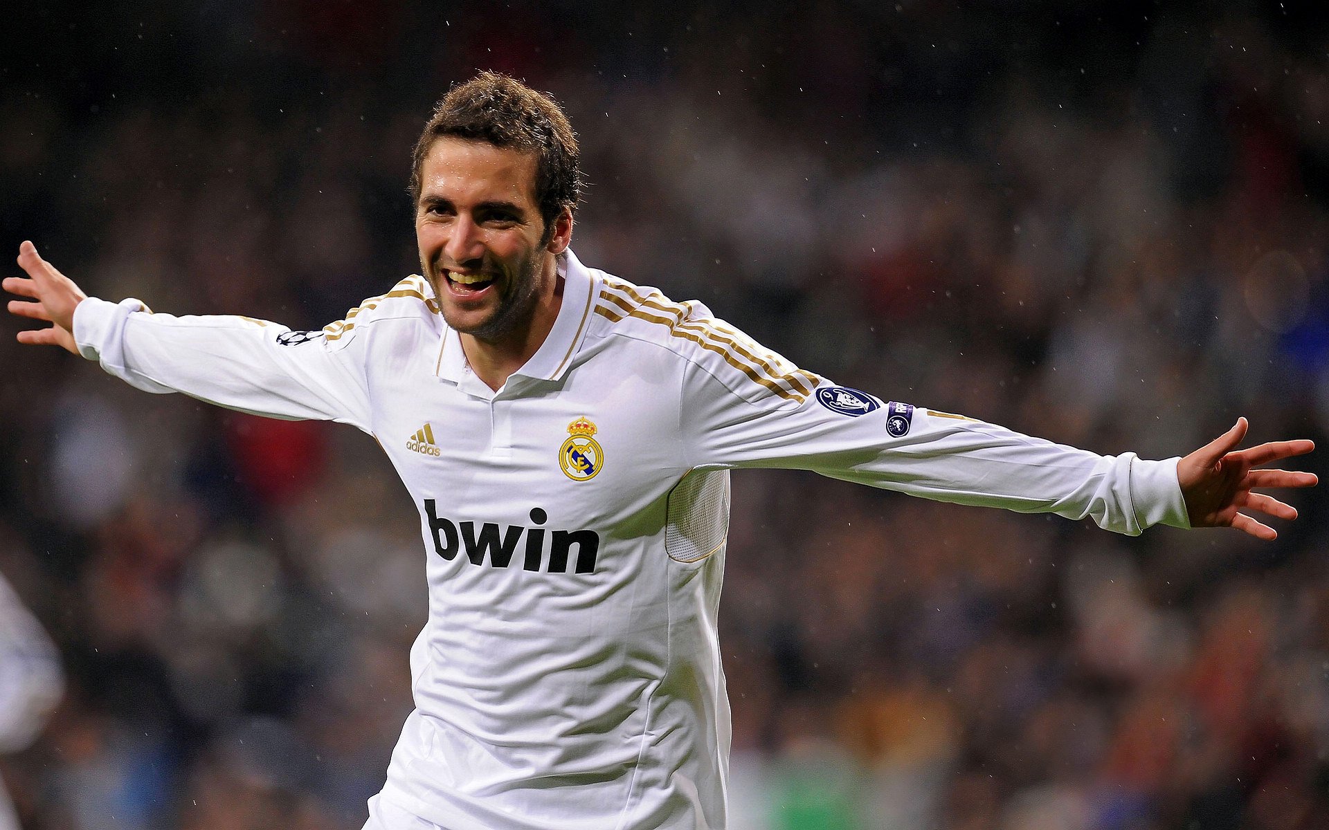 奥格斯堡主场2-1战胜美因茨,保级关键三分,奥格斯堡转入球员