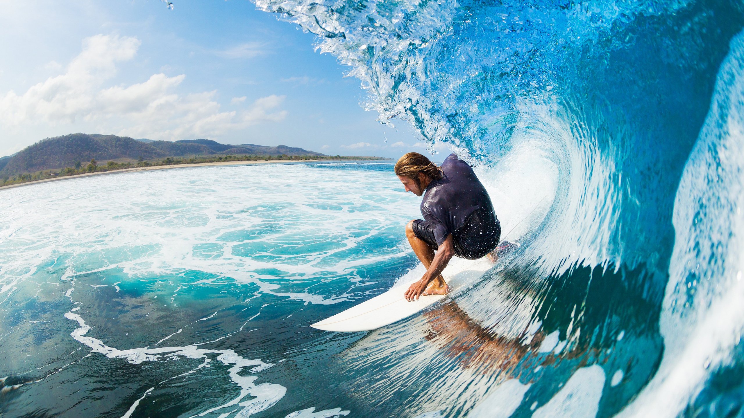 日本队多次打破对方防线，日本队失误