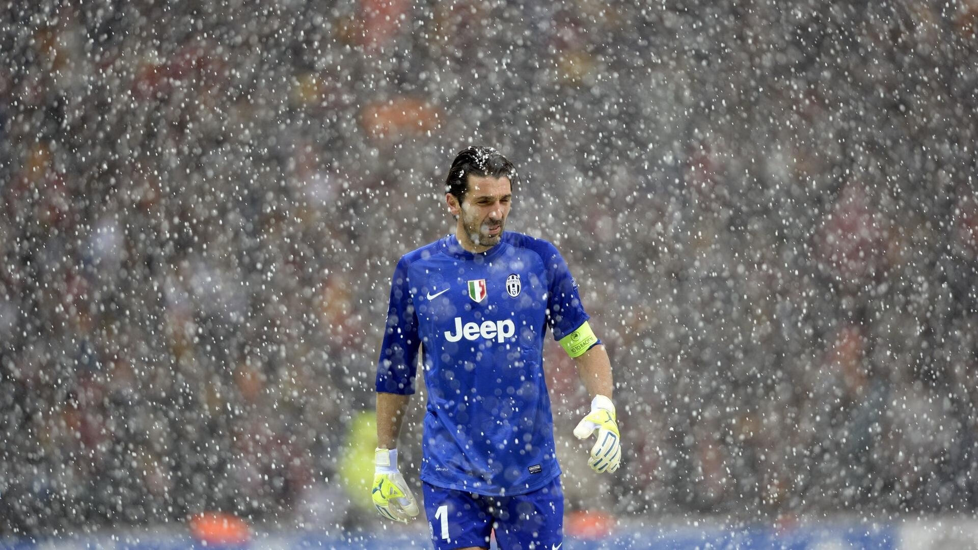 瓦伦西亚主场1-1战平西班牙人，比赛过程紧张，西班牙 瓦伦西亚